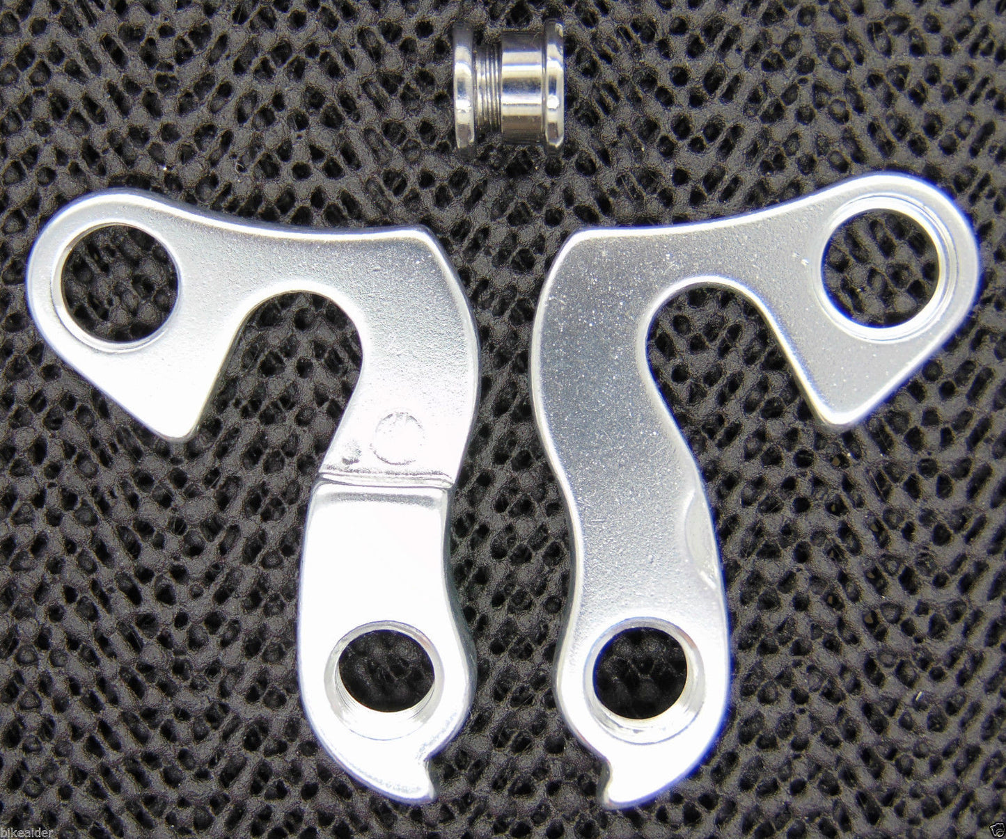 Tyax Hanger 09